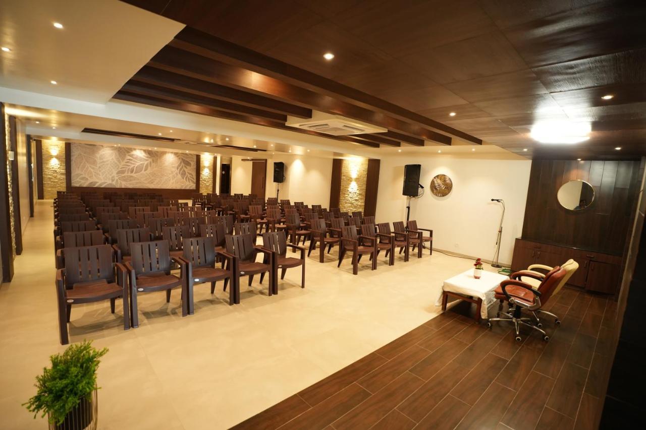 Sri Ambal Grand Hotel Virudunagar Exterior photo