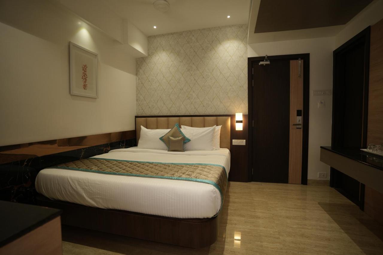 Sri Ambal Grand Hotel Virudunagar Exterior photo