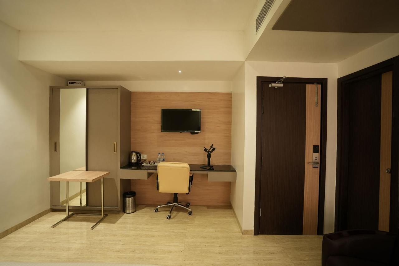 Sri Ambal Grand Hotel Virudunagar Exterior photo