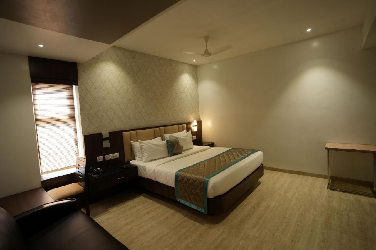 Sri Ambal Grand Hotel Virudunagar Exterior photo